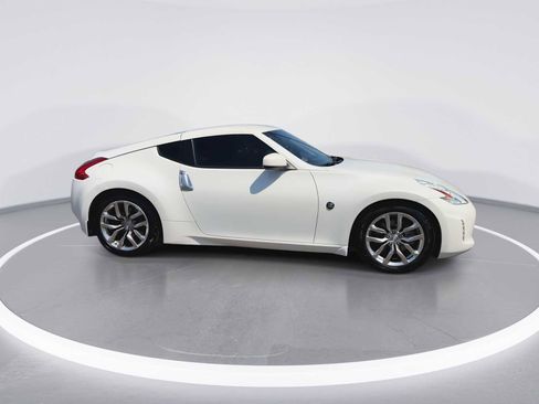 Used 2014 Nissan 370Z Coupe RWD image 9
