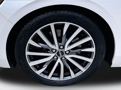 Used 2019 Lincoln Continental Select w/ Continental Climate Package image 33