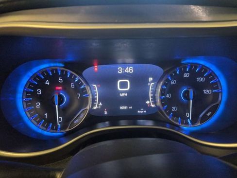 Used 2023 Chrysler Pacifica Touring-L FWD image 17