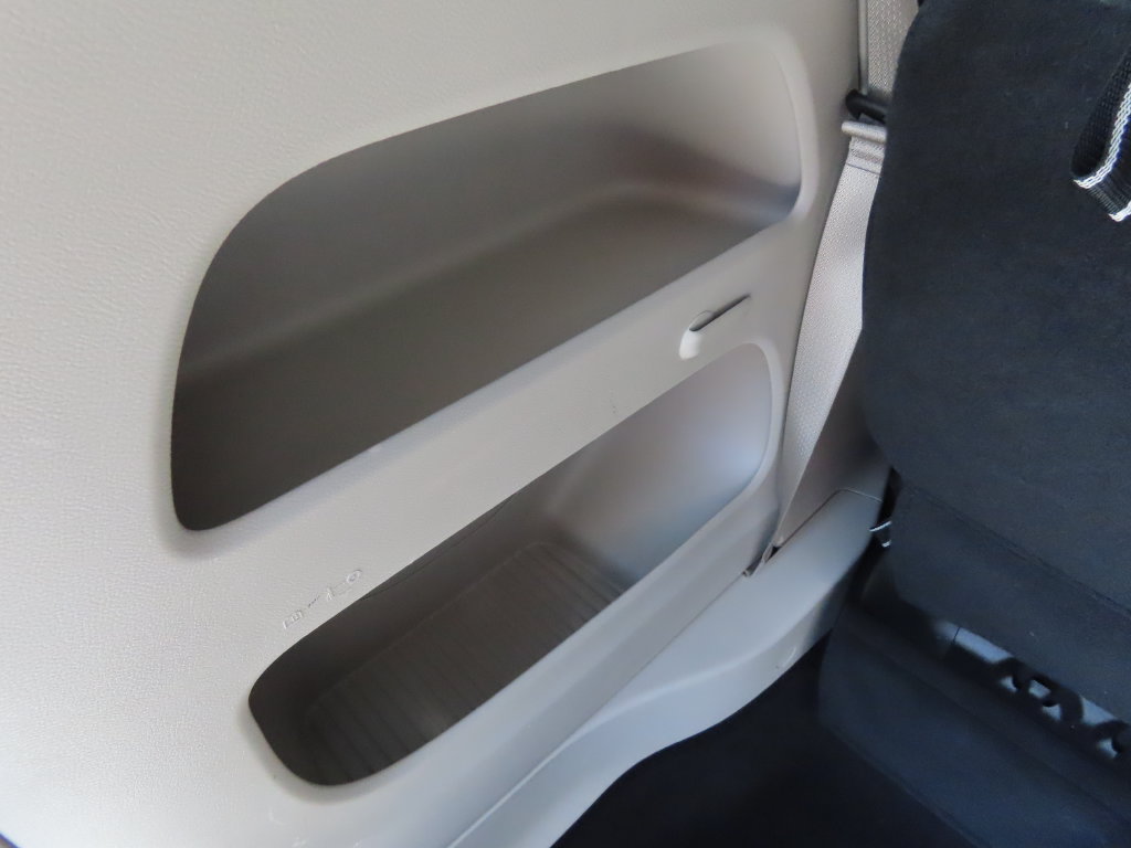 Used 2018 Chrysler Pacifica L FWD image 27