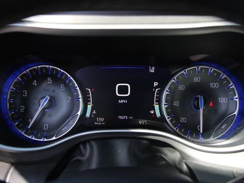 Used 2025 Chrysler Pacifica Select FWD image 17