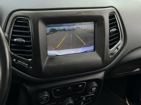 Used 2018 Jeep Compass Latitude w/ Popular Equipment Group FWD image 19