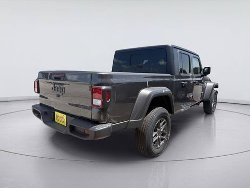 Used 2025 Jeep Gladiator Sport AWD/4WD image 6