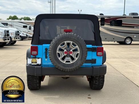 Used 2018 Jeep Wrangler Unlimited Rubicon w/ Connectivity Group AWD/4WD image 6
