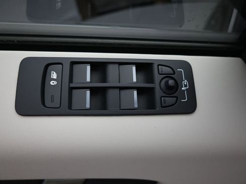 Used 2025 Land Rover Discovery Sport S AWD/4WD image 21