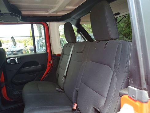 Used 2020 Jeep Wrangler Unlimited Sahara AWD/4WD image 12