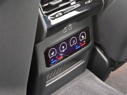 Used 2025 BMW M5 w/ Carbon Package AWD/4WD image 38