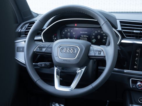 New 2025 Audi Q3 2.0T Premium image 9