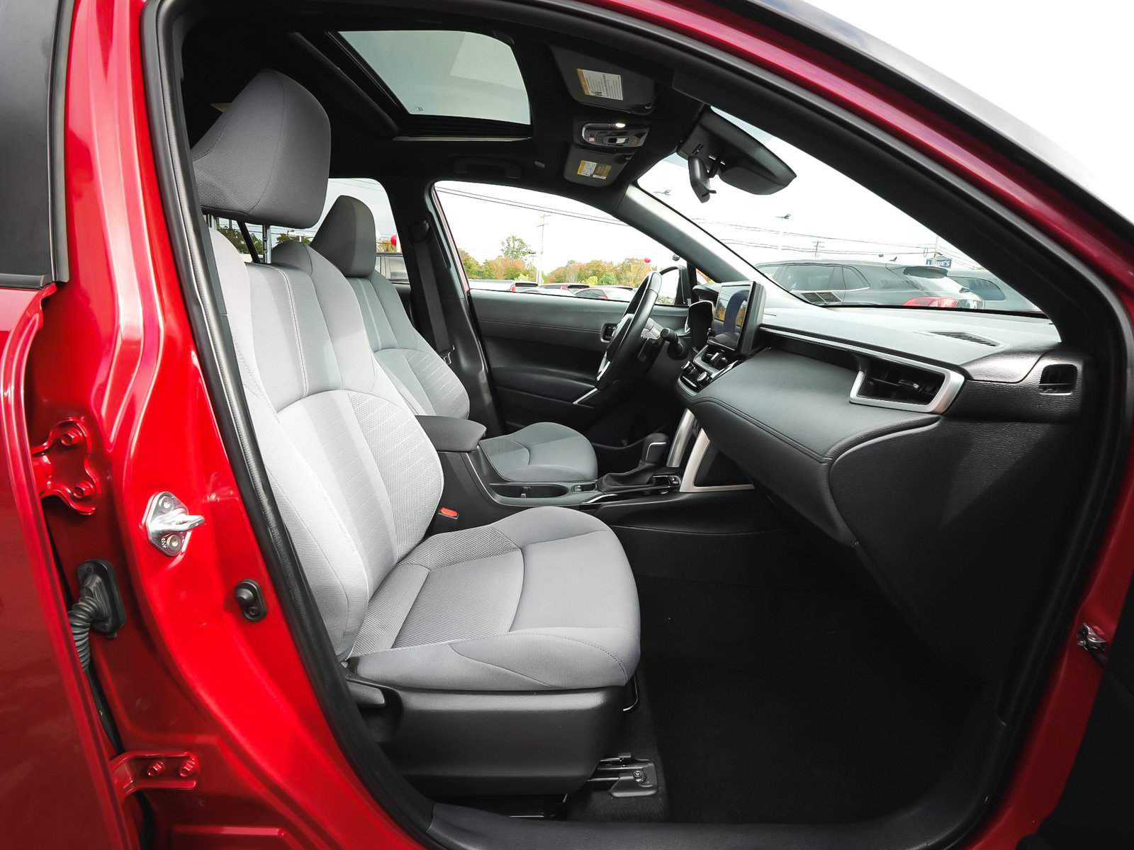 Used 2023 Toyota Corolla Cross AWD Hybrid w/ Moonroof Package image 40