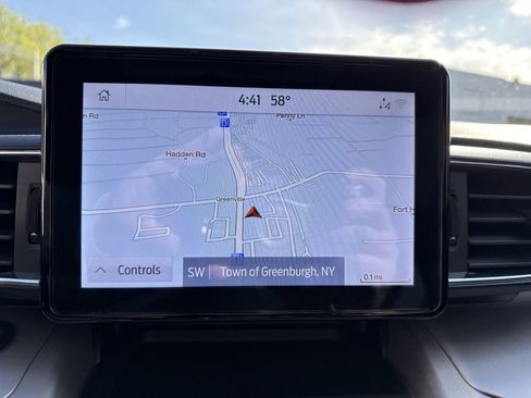 Used 2023 Ford Explorer XLT image 19