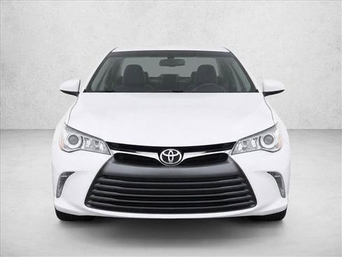 Used 2015 Toyota Camry LE FWD image 2