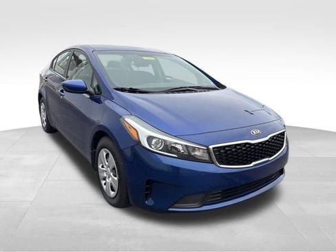 Used 2017 Kia Forte LX image 1