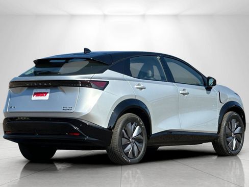 Used 2023 Nissan Ariya AWD image 3