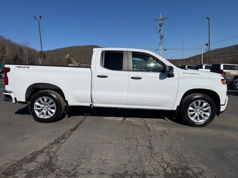 Used 2019 Chevrolet Silverado 1500 Custom w/ Custom Value Package image 2