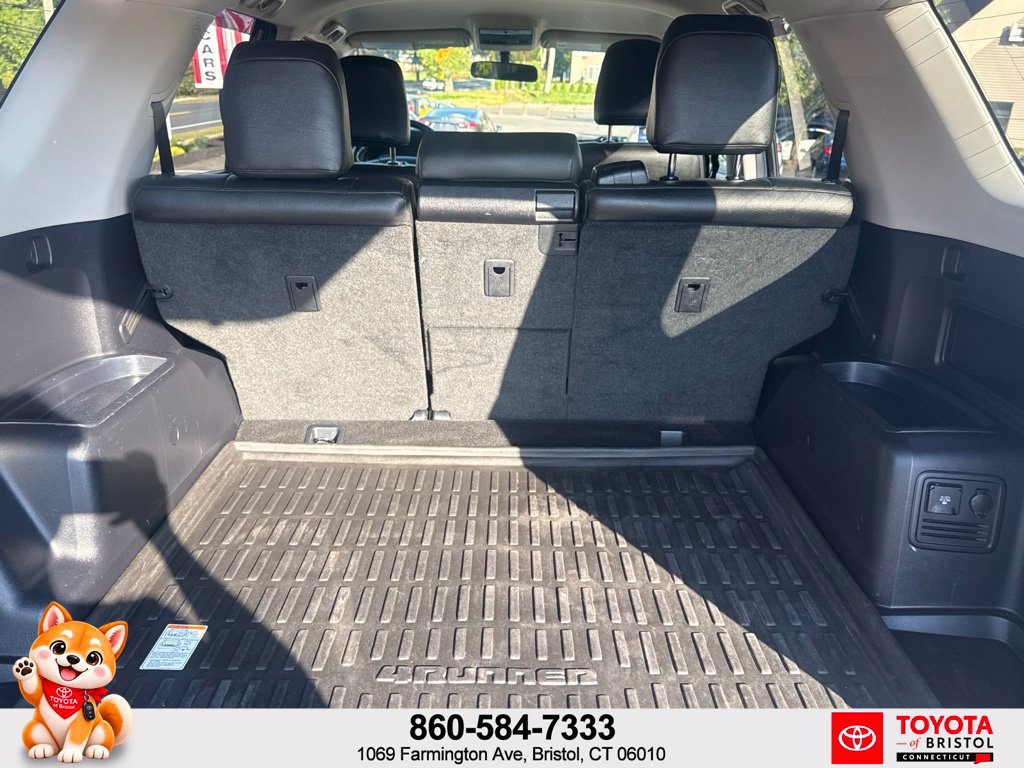 Used 2017 Toyota 4Runner SR5 AWD/4WD image 36
