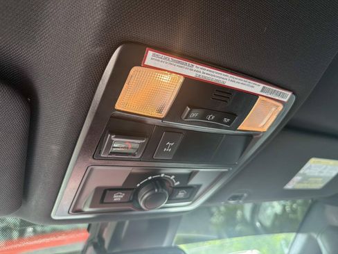 Used 2020 Toyota Tacoma TRD Off-Road AWD/4WD image 31