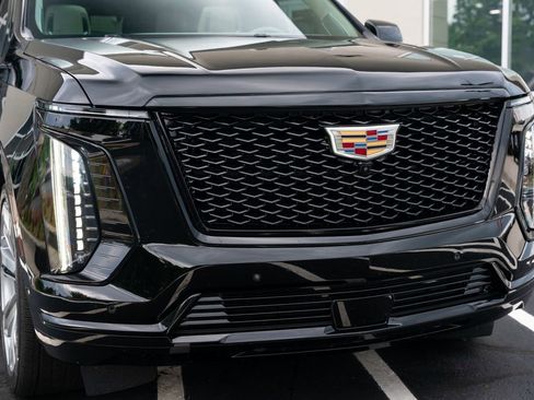 Used 2025 Cadillac Escalade Sport Platinum AWD/4WD image 5