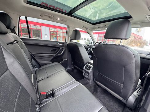 Used 2020 Volkswagen Tiguan SE w/ Panoramic Sunroof Package image 20