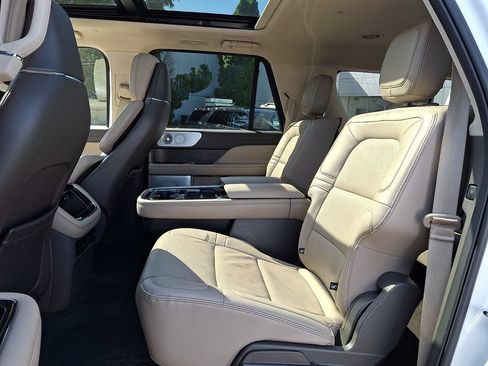 Used 2024 Lincoln Navigator L Reserve AWD/4WD image 14