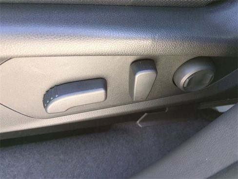 Used 2025 Subaru Forester Premium image 22