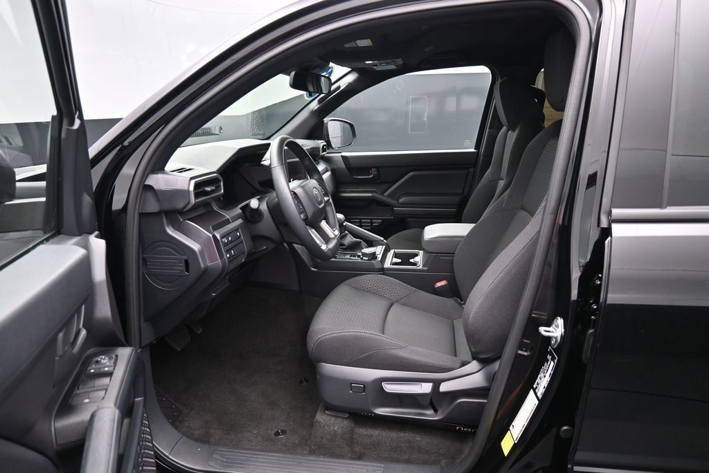 Used 2025 Toyota 4Runner SR5 AWD/4WD image 9