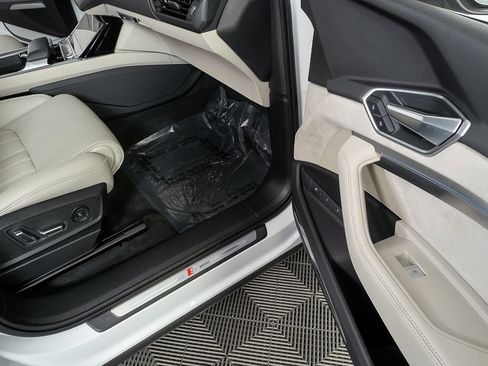 Used 2021 Audi e-tron Prestige w/ Prestige Package image 26