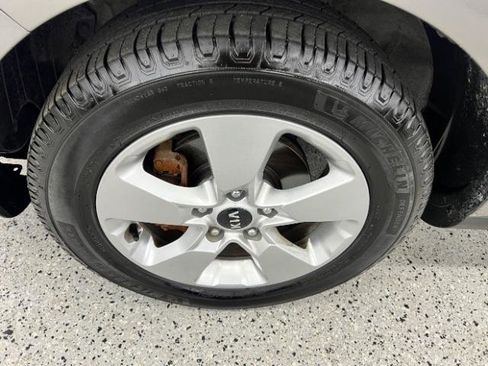 Used 2019 Kia Soul FWD image 31
