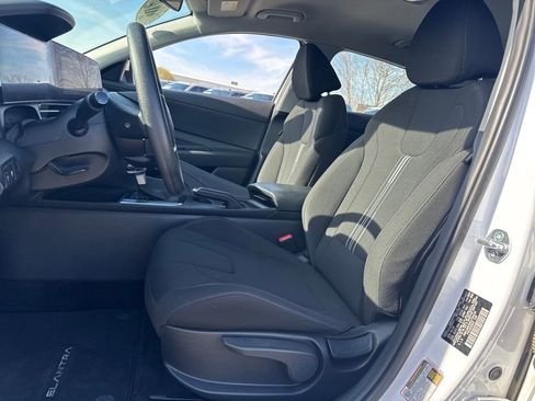 Used 2024 Hyundai Elantra SEL image 17