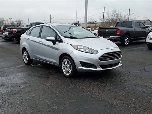 Used 2018 Ford Fiesta SE image 2