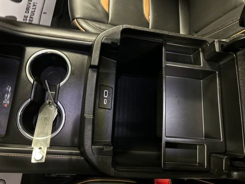 Used 2024 GMC Yukon AT4 w/ Technology Package image 21