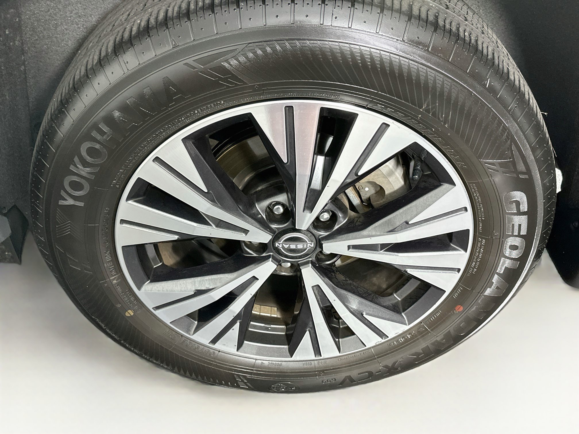 Used 2023 Nissan Rogue SV FWD image 11