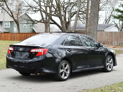 Used 2012 Toyota Camry SE FWD image 4
