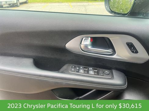 Used 2023 Chrysler Pacifica Touring-L w/ S Appearance Package AWD/4WD image 18