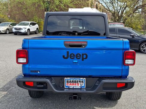 Used 2022 Jeep Gladiator Sport image 5