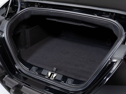 Used 2025 Ferrari Roma Spider image 17