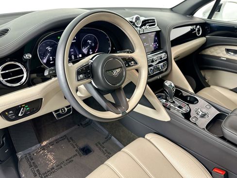Certified 2022 Bentley Bentayga AWD/4WD image 12