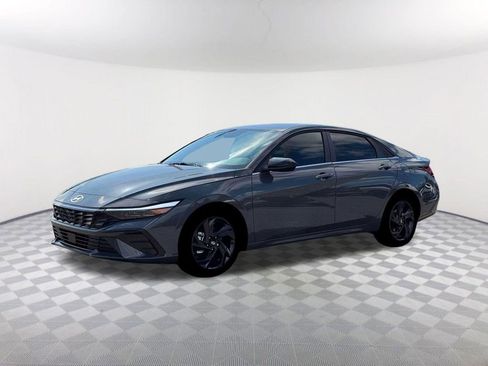 New 2026 Hyundai Elantra SEL Sport image 2