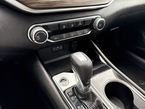 Used 2024 Nissan Altima 2.5 SV FWD image 18