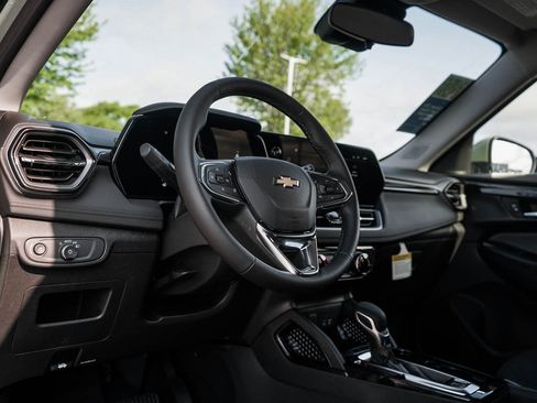 New 2026 Chevrolet TrailBlazer LT w/ LT Cold Weather Package FWD image 17
