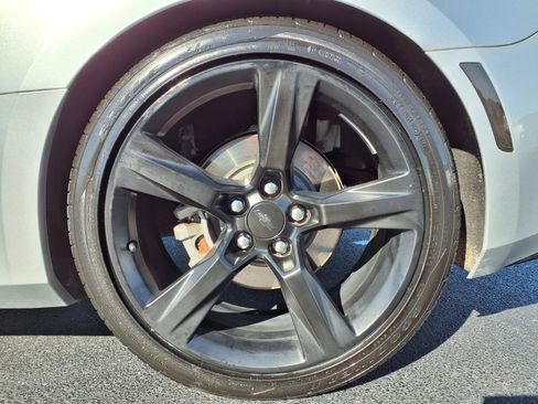 Used 2018 Chevrolet Camaro LT RWD image 34