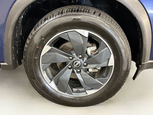 Used 2025 Nissan Rogue SV AWD/4WD image 11