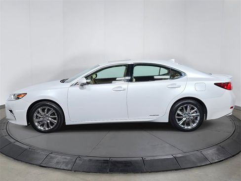 Used 2016 Lexus ES 300h image 2