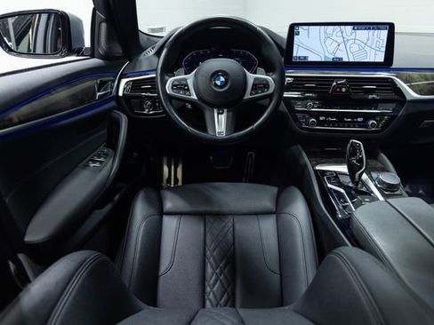 Used 2023 BMW 540i xDrive w/ M Sport Package image 3