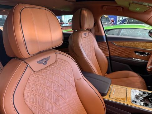 Used 2020 Bentley Flying Spur W12 image 31