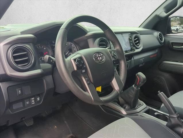 Used 2022 Toyota Tacoma TRD Sport w/ TRD Premium Sport Package AWD/4WD image 9