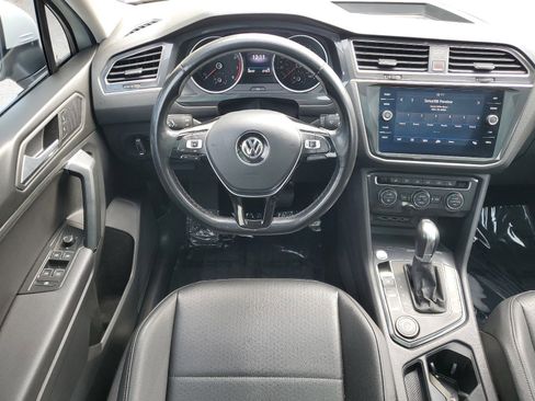 Used 2019 Volkswagen Tiguan SE w/ Panoramic Sunroof Package image 11