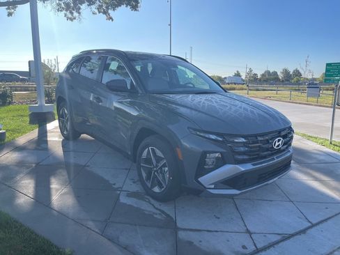 Used 2026 Hyundai Tucson SEL FWD image 2