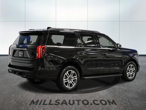 Certified 2025 Ford Expedition Active image 8