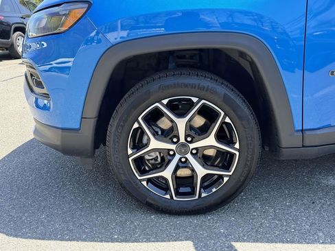 Used 2025 Jeep Compass Limited w/ Sun & Sound Group AWD/4WD image 11