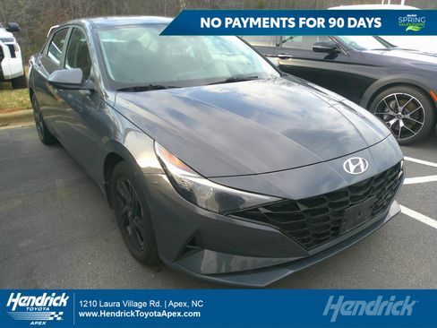 Used 2023 Hyundai Elantra Blue image 1